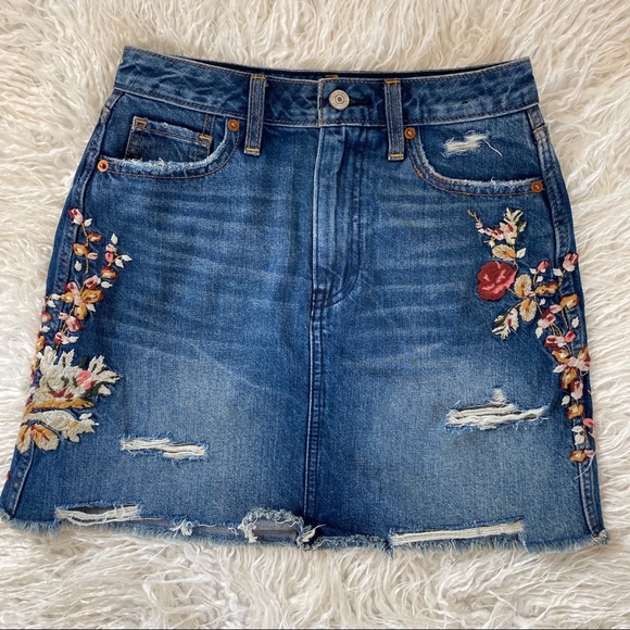 Abercrombie & Fitch floral embroidered denim skirt - Picture 3 of 11